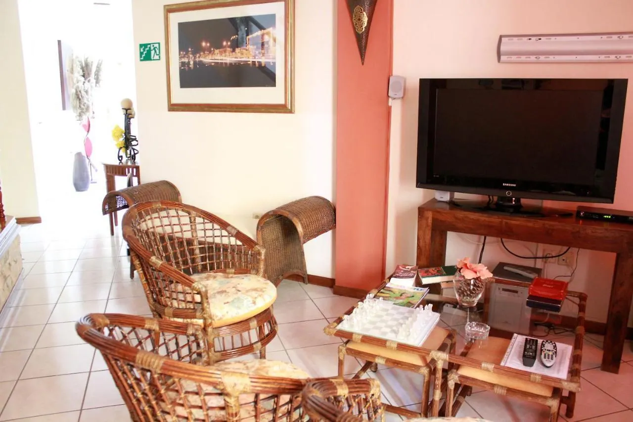 Mindelo Residencial Bed & Breakfast 3*,